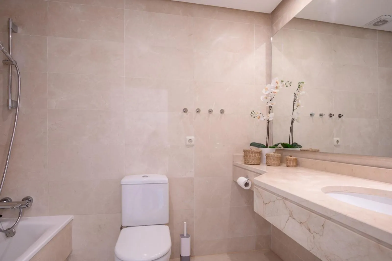 Alcazaba Lagoon Estepona Golf Apartment