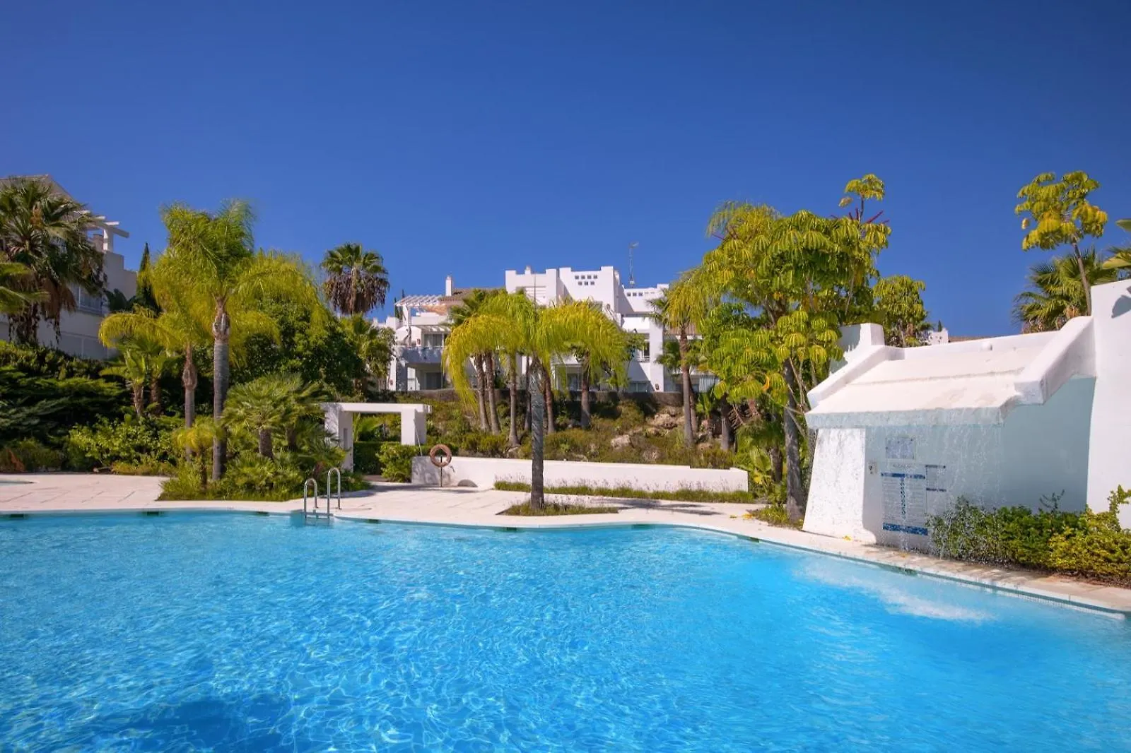 Alcazaba Lagoon Estepona Golf Apartment